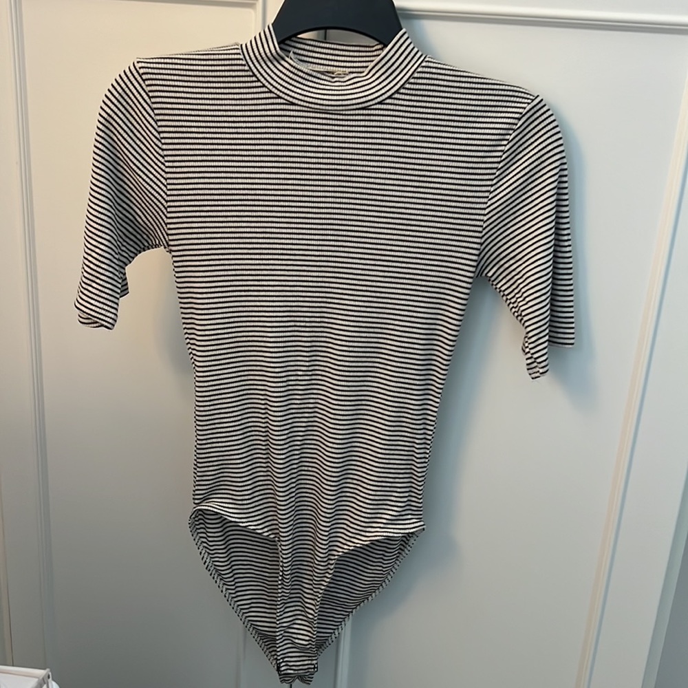 Stripe short sleeve bodysuit